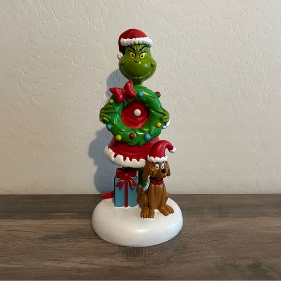 Disney The Grinch Holding Wreath & Max Santa Claus Christmas Statue Resin Decor - Picture 2 of 8